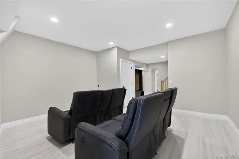15 Ridge Drive Port Washington NY 11050