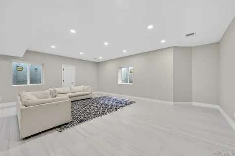 15 Ridge Drive Port Washington NY 11050