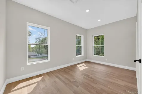 15 Ridge Drive Port Washington NY 11050