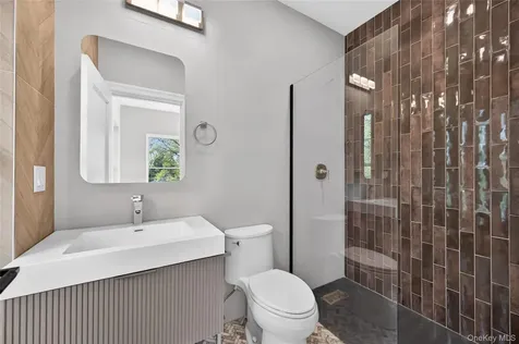 15 Ridge Drive Port Washington NY 11050