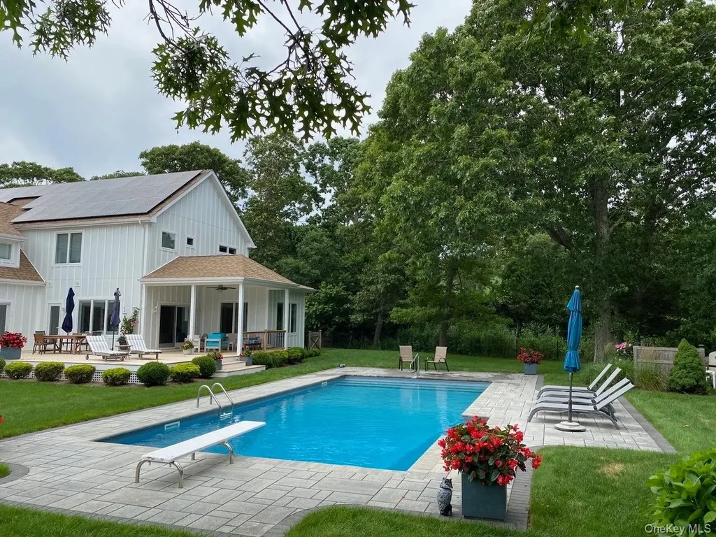 17 Willowood Court Westhampton NY 11977