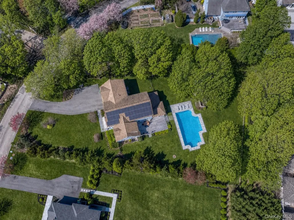 17 Willowood Court Westhampton NY 11977