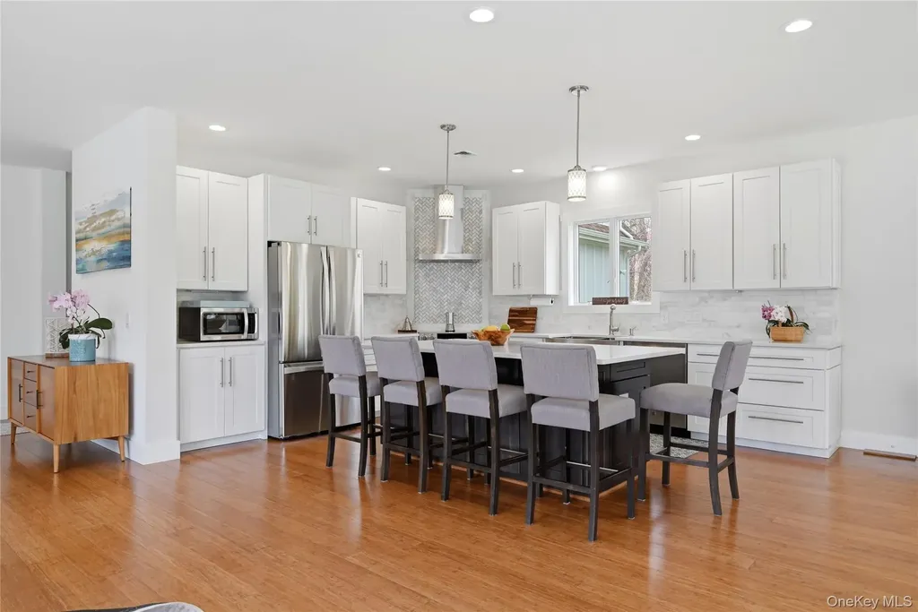 17 Willowood Court Westhampton NY 11977