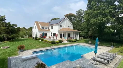 17 Willowood Court Westhampton NY 11977