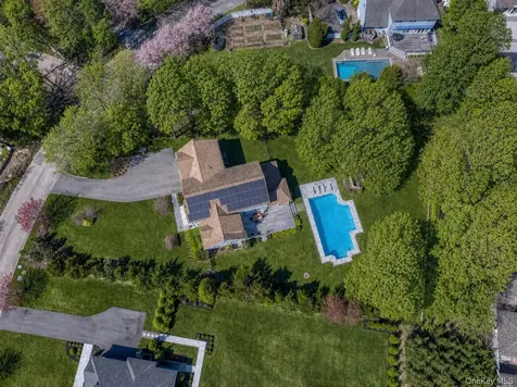 17 Willowood Court Westhampton NY 11977