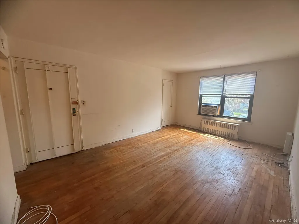 196-15 69th Avenue Fresh Meadows NY 11365