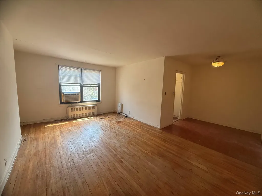 196-15 69th Avenue Fresh Meadows NY 11365