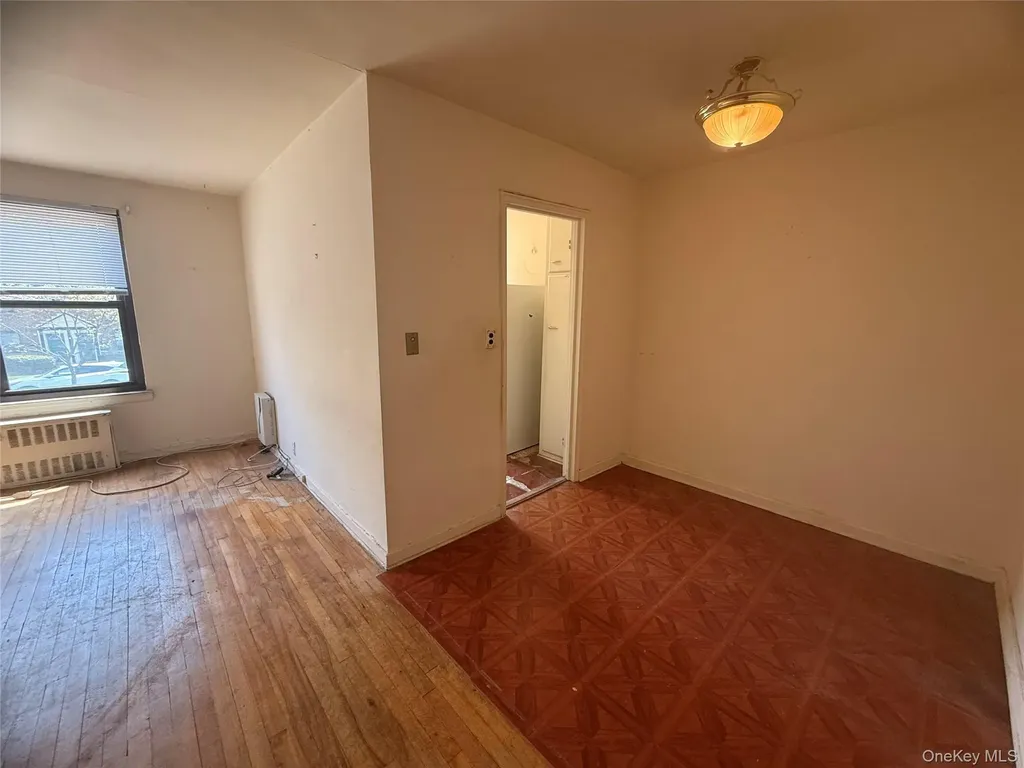 196-15 69th Avenue Fresh Meadows NY 11365