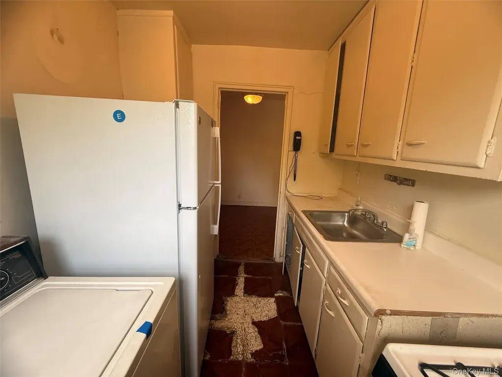 196-15 69th Avenue Fresh Meadows NY 11365