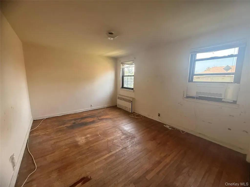 196-15 69th Avenue Fresh Meadows NY 11365