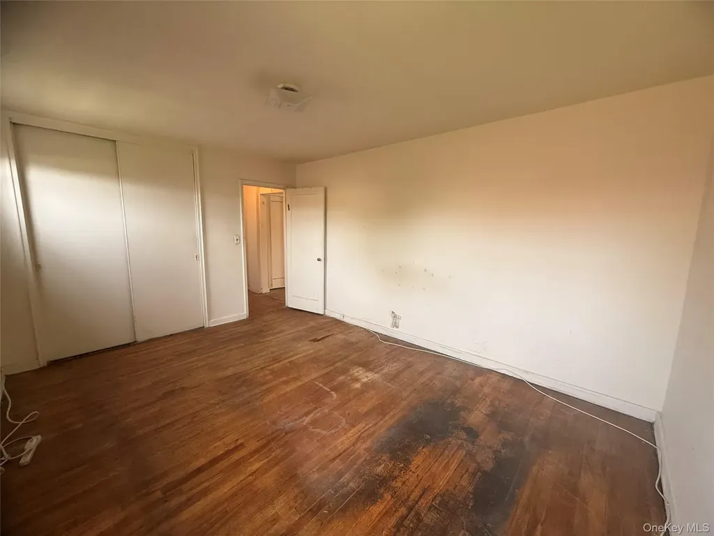 196-15 69th Avenue Fresh Meadows NY 11365