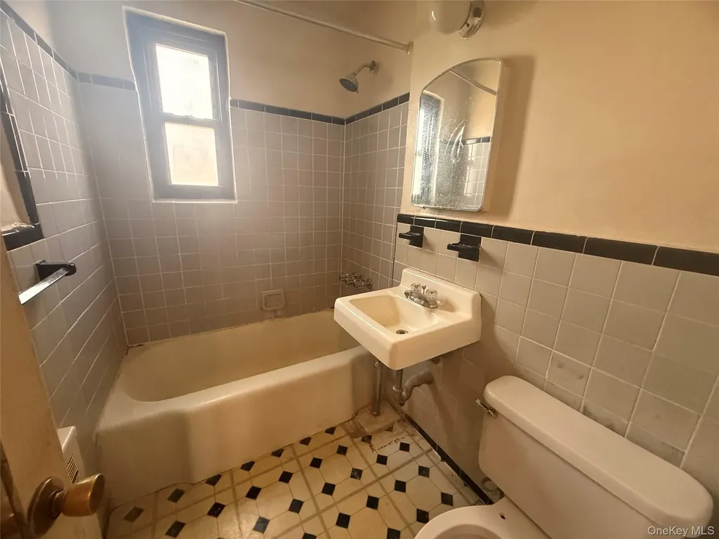 196-15 69th Avenue Fresh Meadows NY 11365