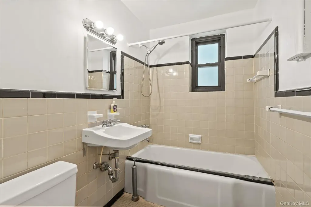13915 28th Road Flushing NY 11354