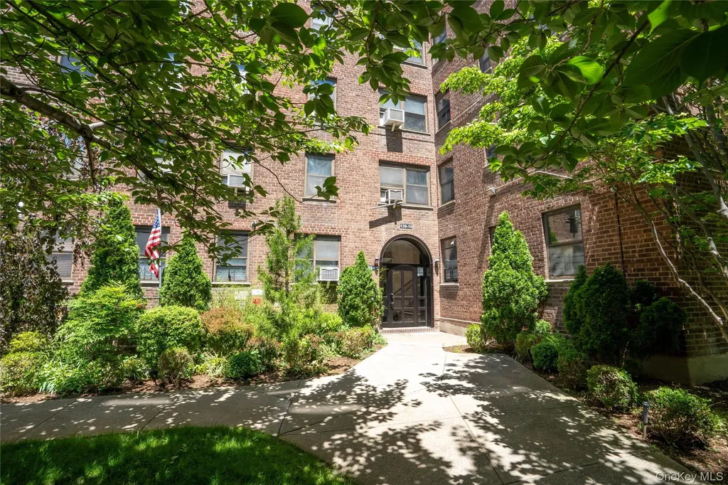13915 28th Road Flushing NY 11354