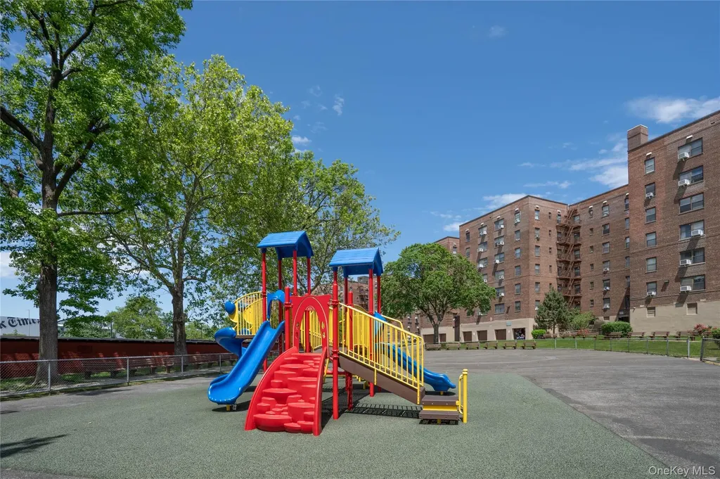 13915 28th Road Flushing NY 11354