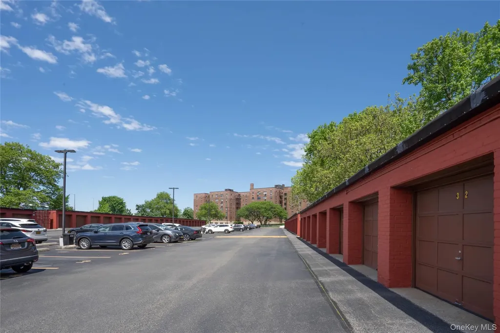 13915 28th Road Flushing NY 11354