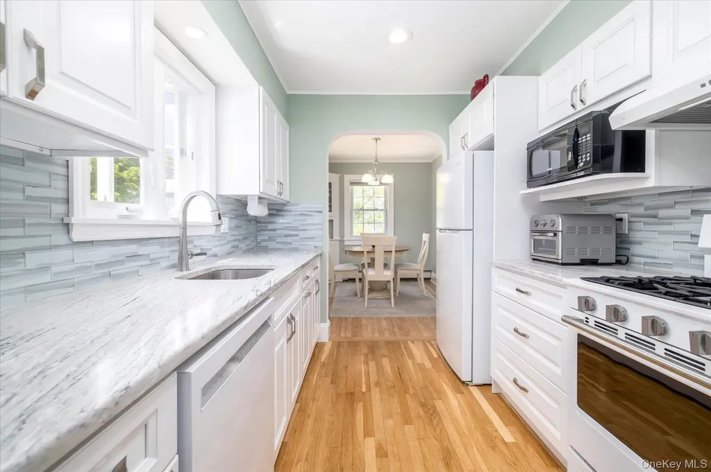 68 Broadway Malverne NY 11565