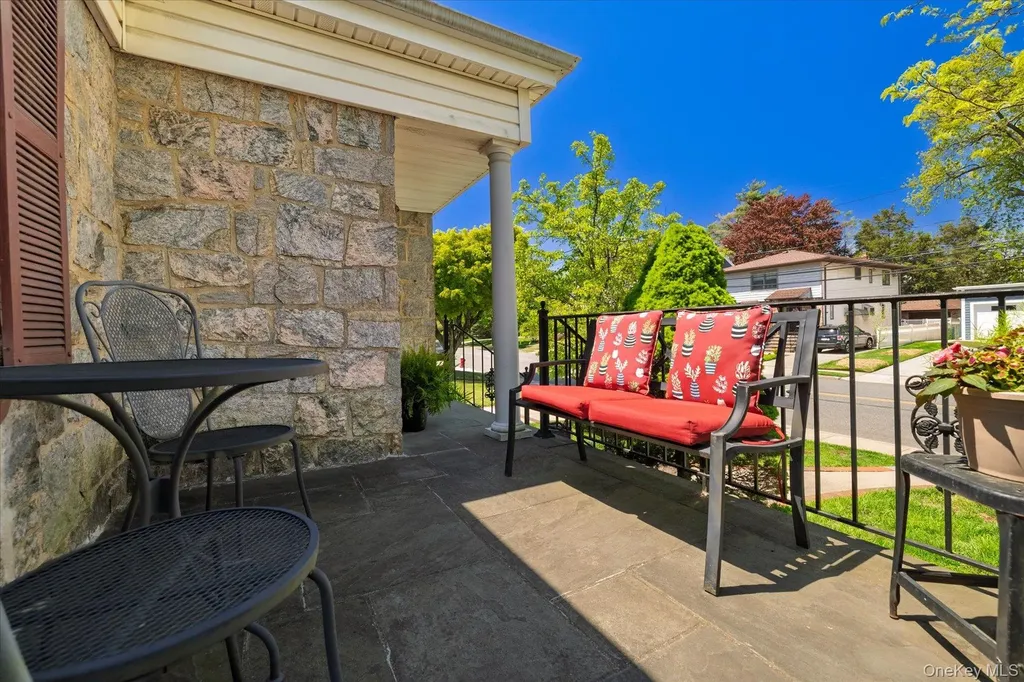 68 Broadway Malverne NY 11565