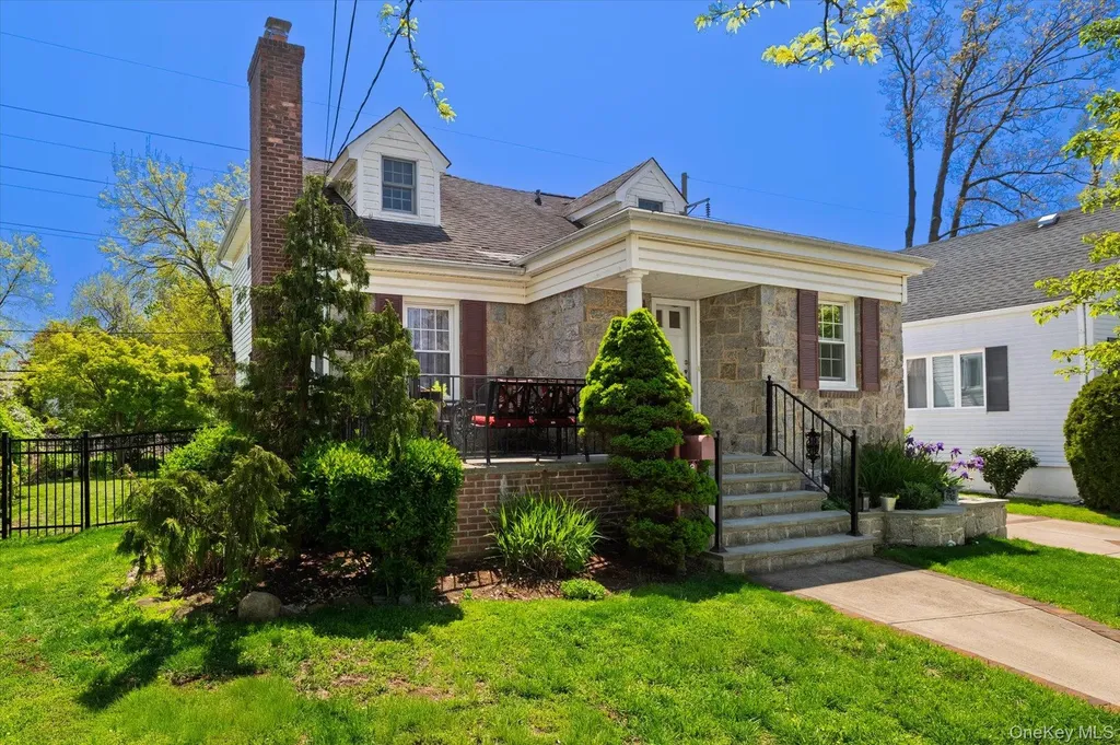 68 Broadway Malverne NY 11565