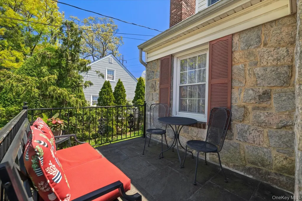 68 Broadway Malverne NY 11565