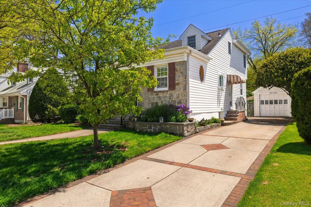 68 Broadway Malverne NY 11565