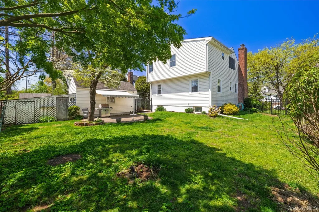 68 Broadway Malverne NY 11565