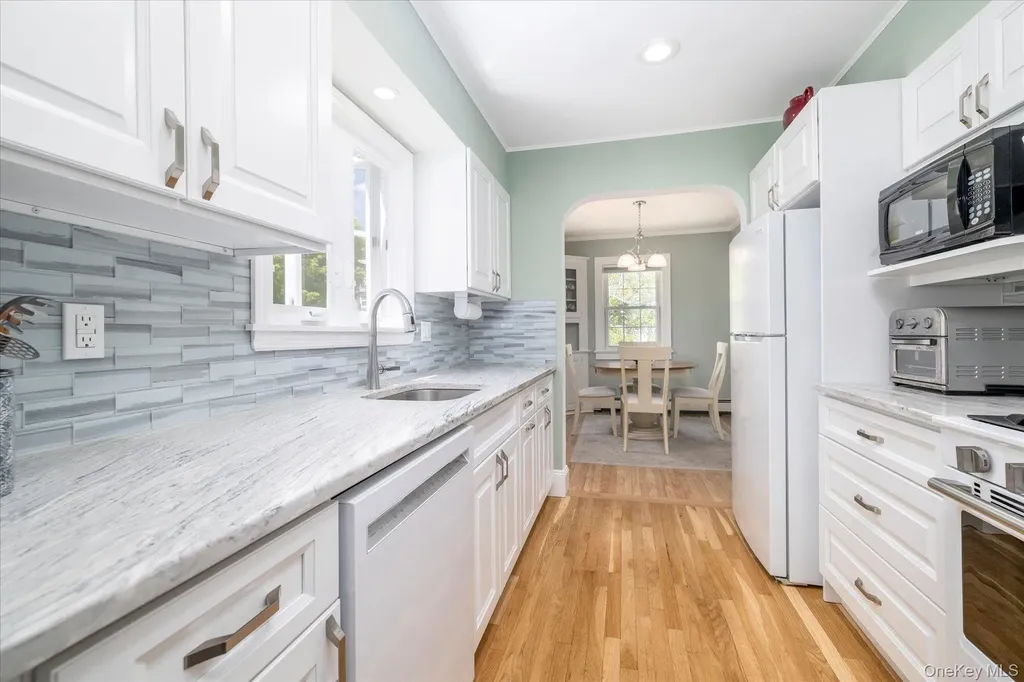 68 Broadway Malverne NY 11565