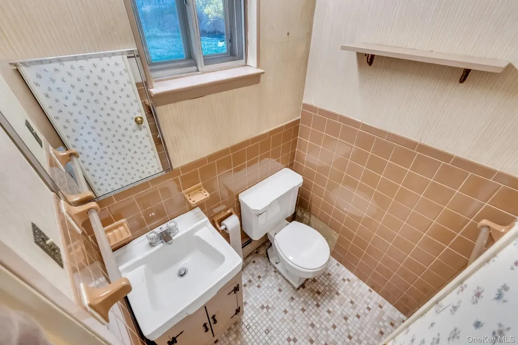 171 Nathan Drive Bohemia NY 11716