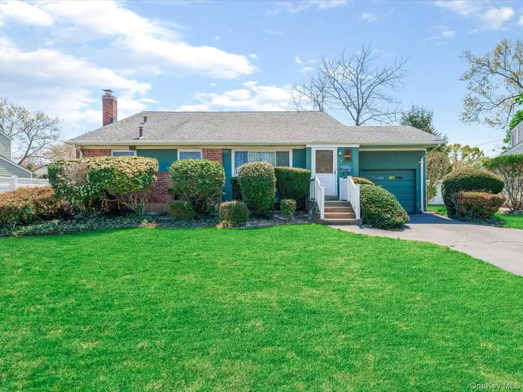 24 Jerold Street Plainview NY 11803