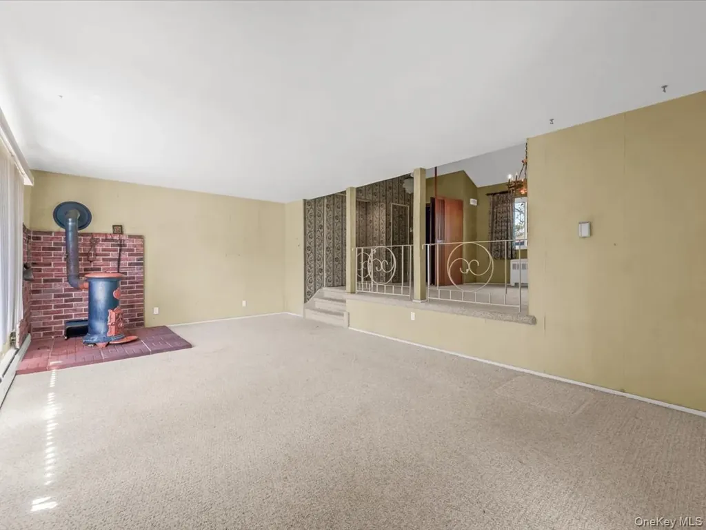 24 Jerold Street Plainview NY 11803