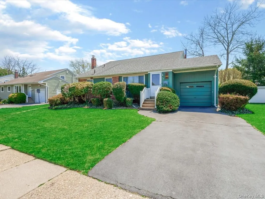 24 Jerold Street Plainview NY 11803