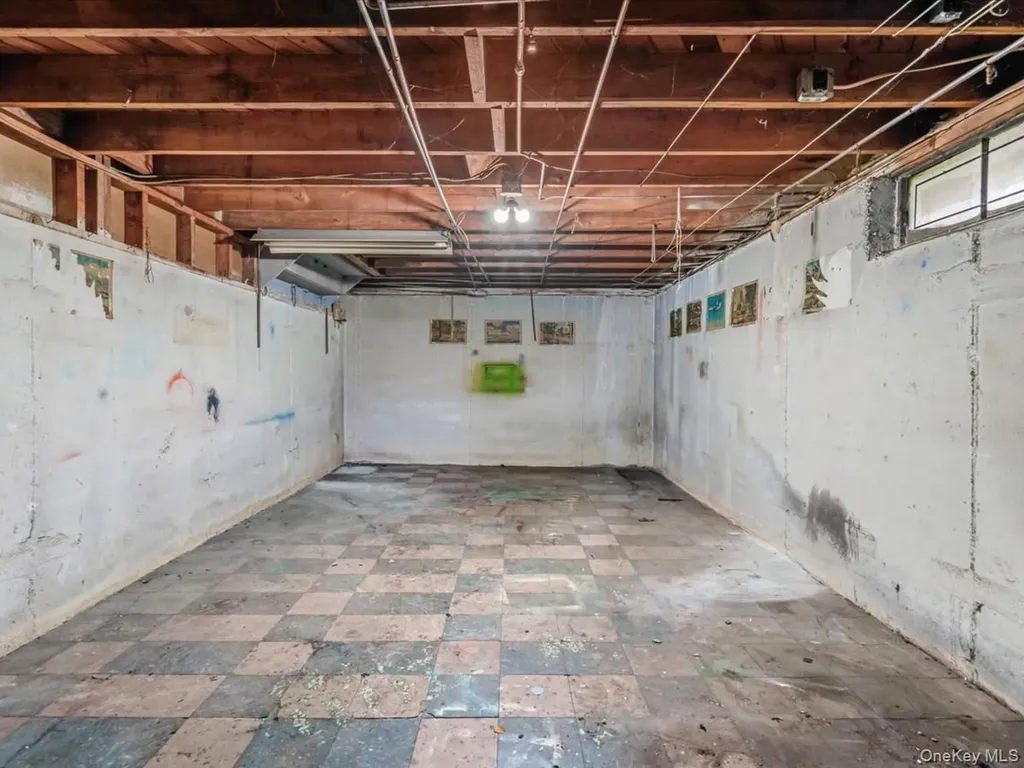 24 Jerold Street Plainview NY 11803