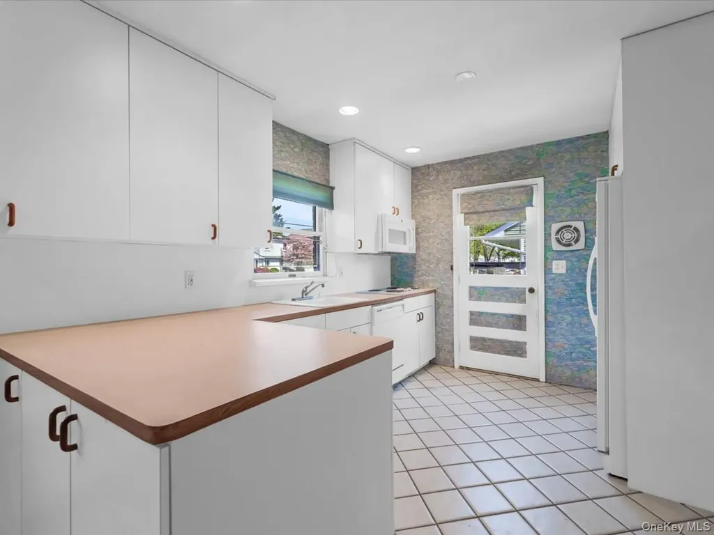 24 Jerold Street Plainview NY 11803