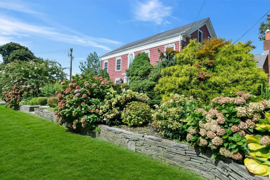15405 Main Road Mattituck NY 11952