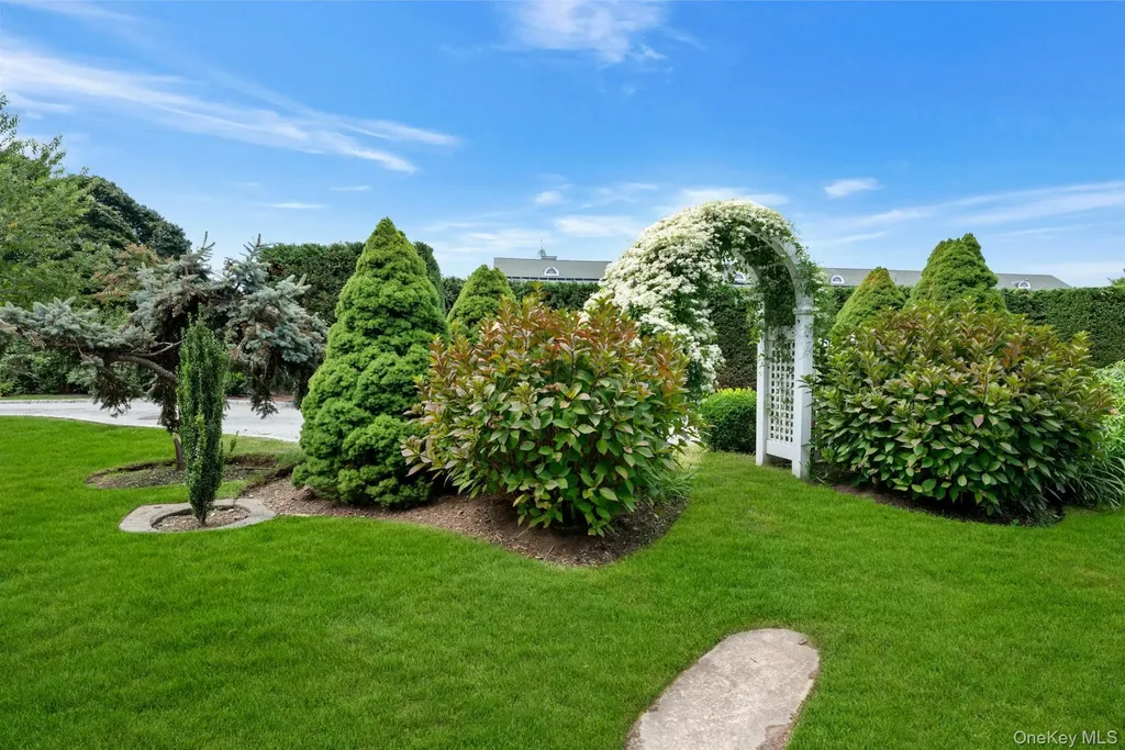 15405 Main Road Mattituck NY 11952