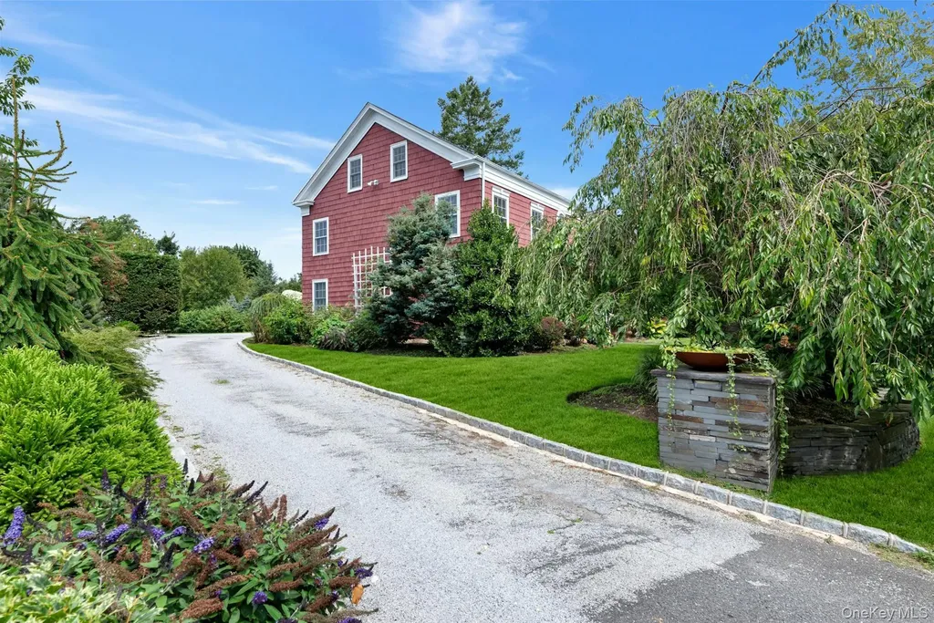 15405 Main Road Mattituck NY 11952