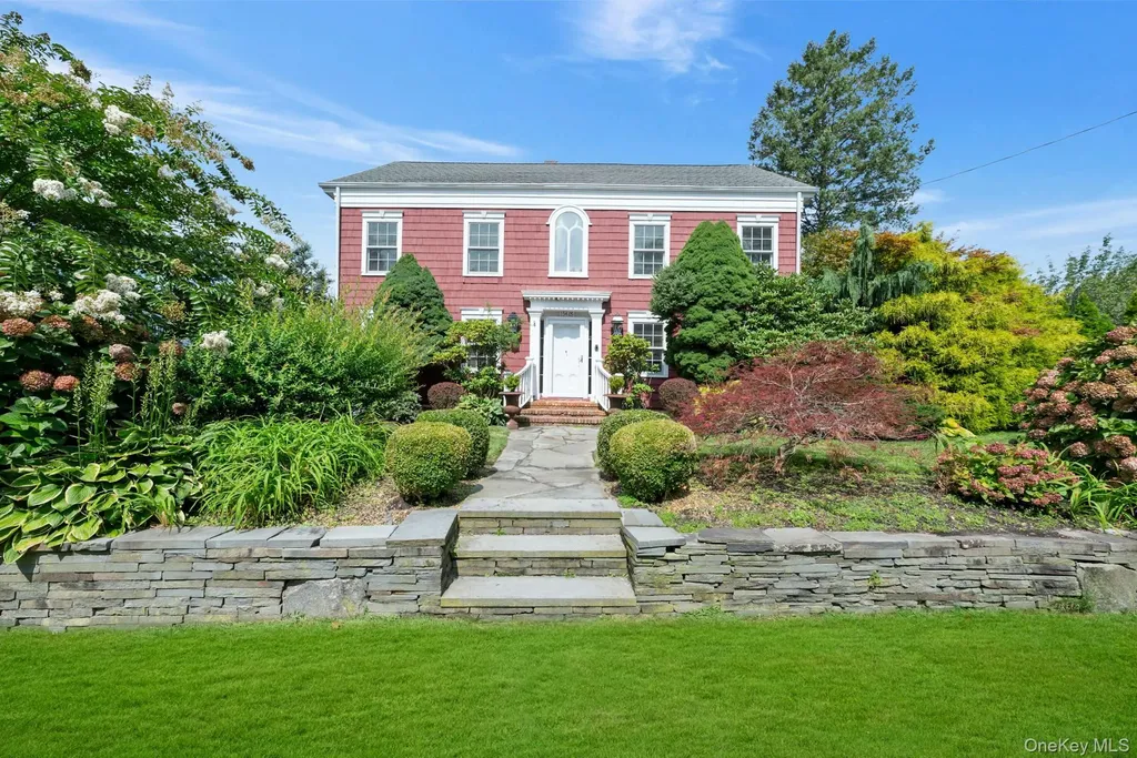 15405 Main Road Mattituck NY 11952