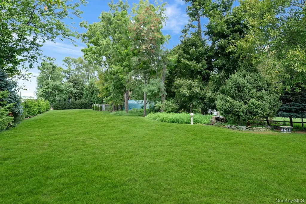 15405 Main Road Mattituck NY 11952
