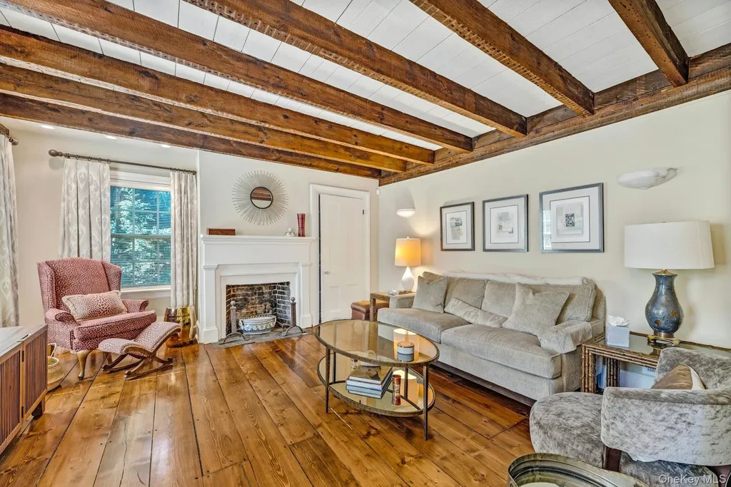 15405 Main Road Mattituck NY 11952