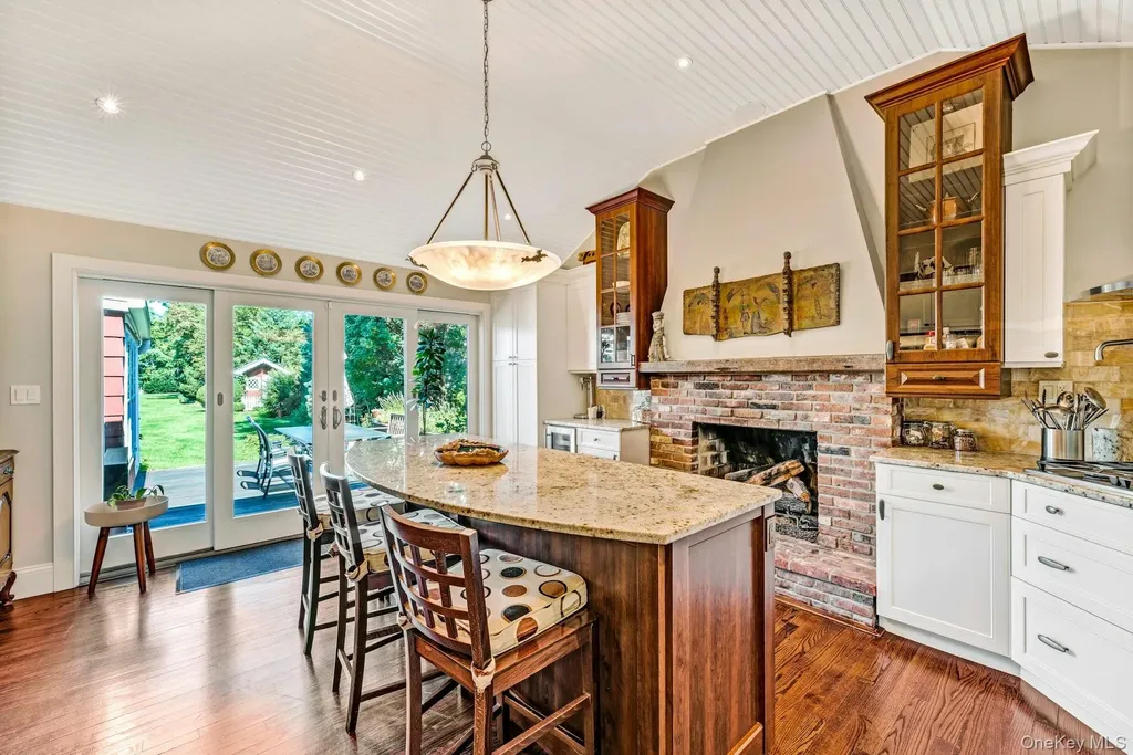 15405 Main Road Mattituck NY 11952