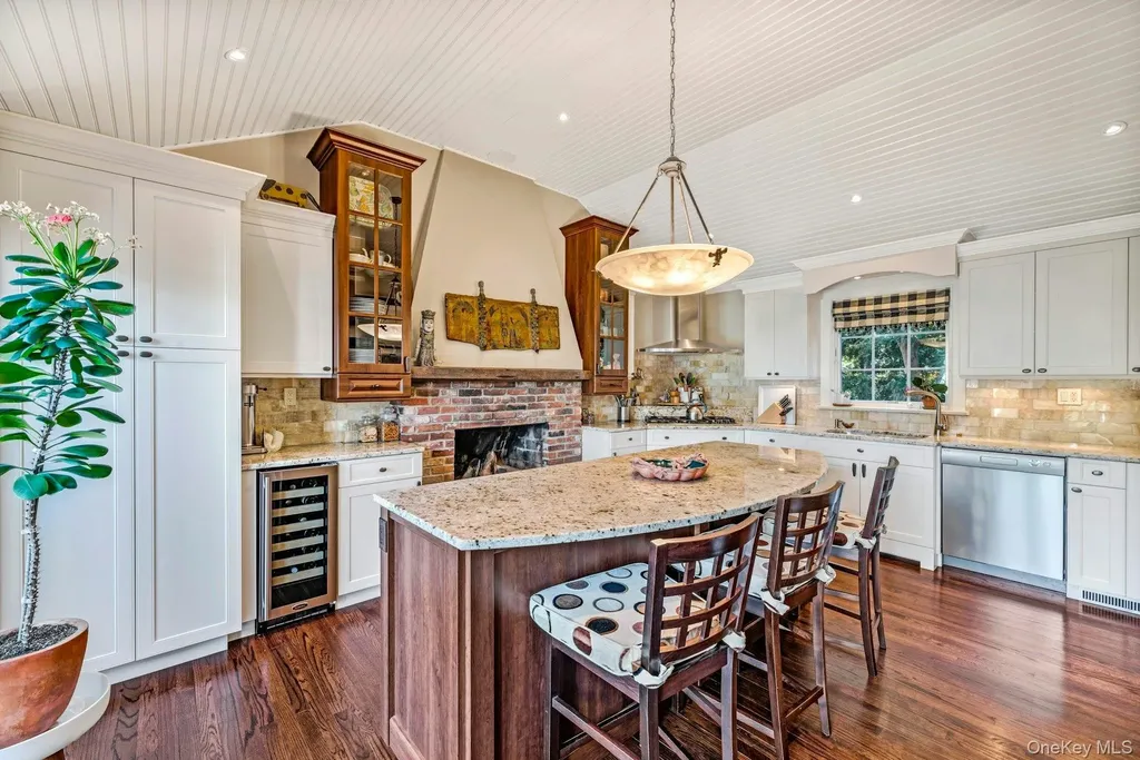 15405 Main Road Mattituck NY 11952