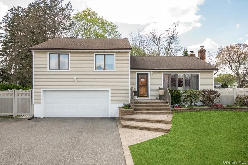 29 Audley Circle Plainview NY 11803