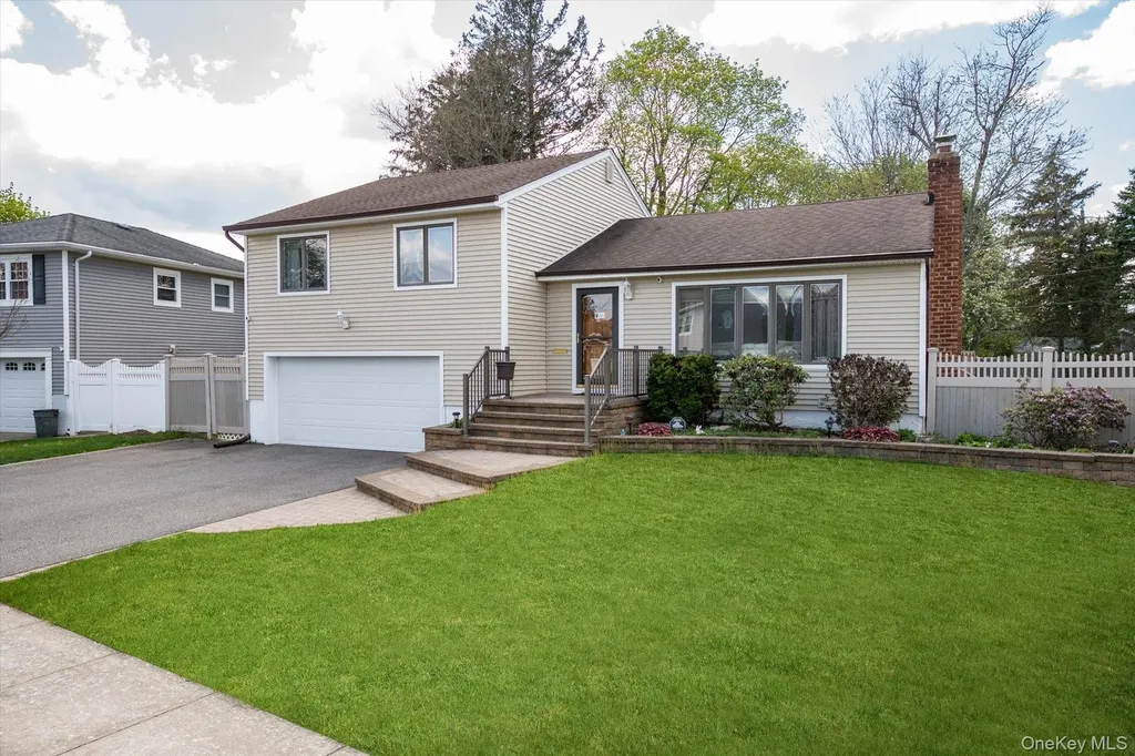 29 Audley Circle Plainview NY 11803