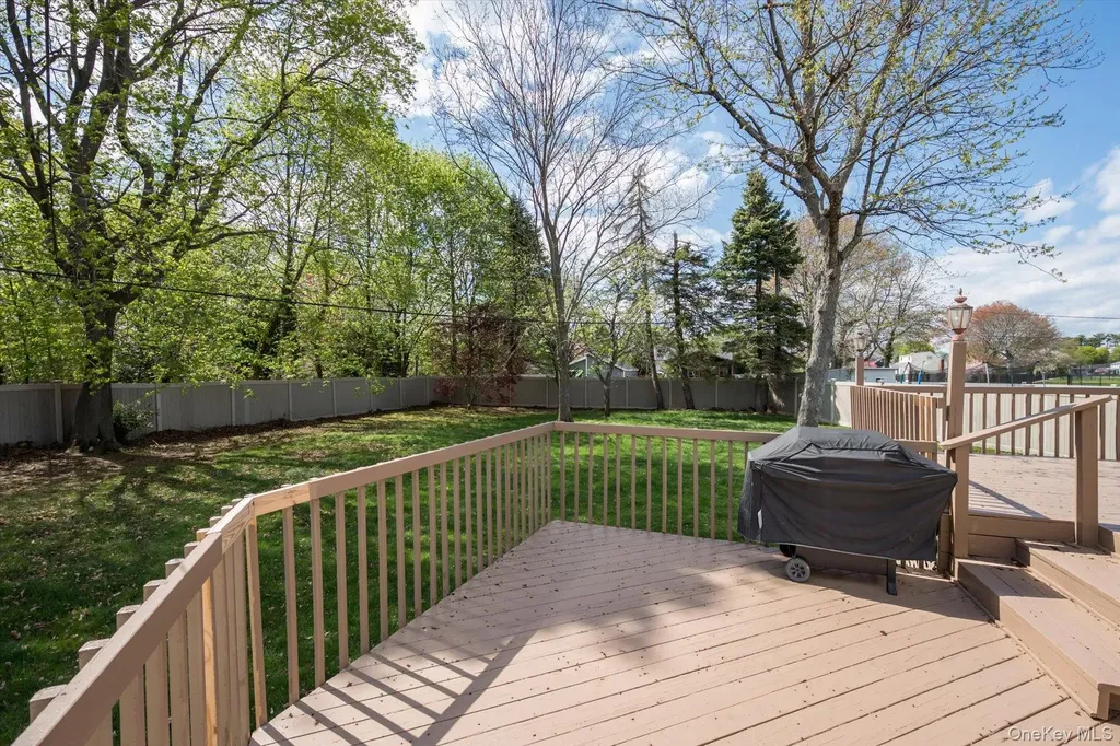 29 Audley Circle Plainview NY 11803