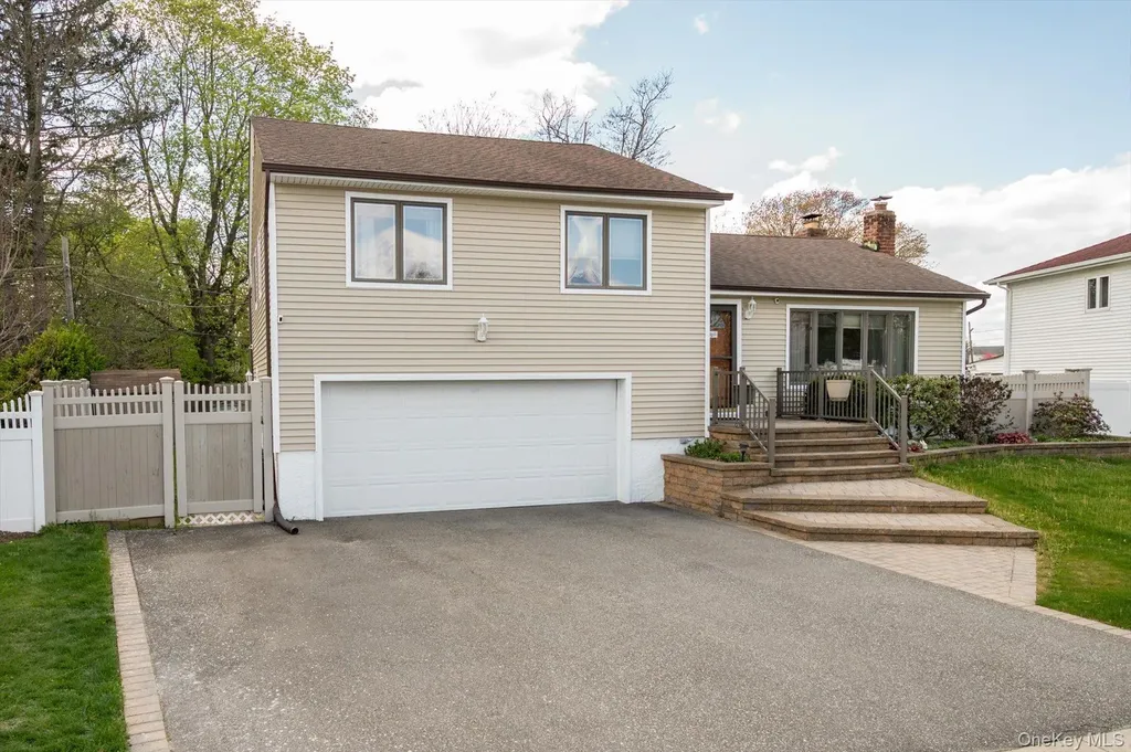 29 Audley Circle Plainview NY 11803