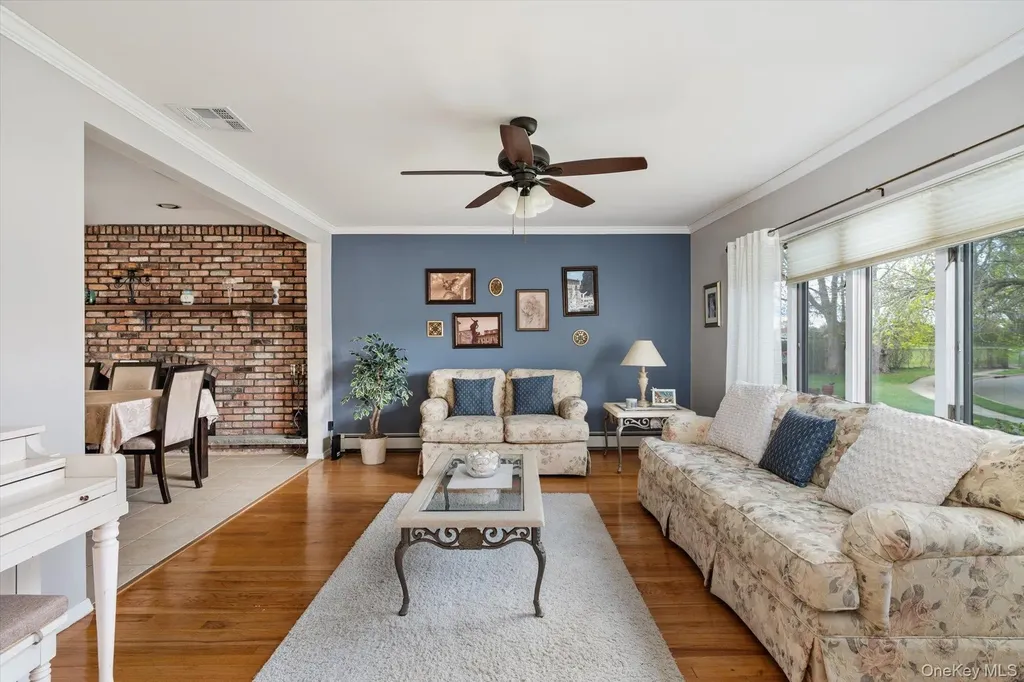 29 Audley Circle Plainview NY 11803