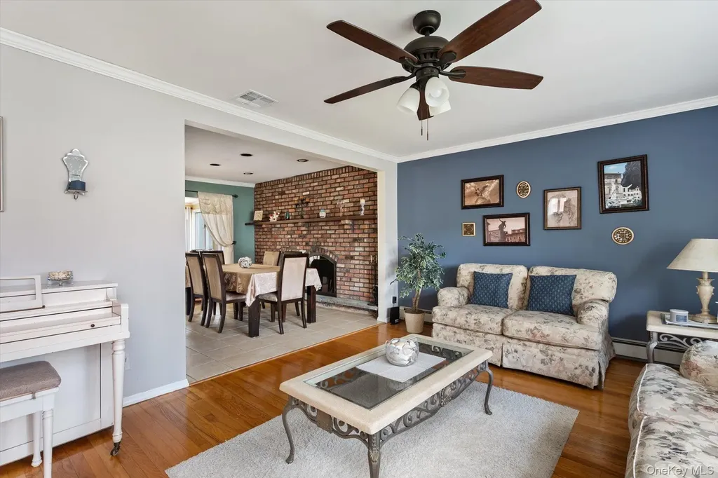 29 Audley Circle Plainview NY 11803