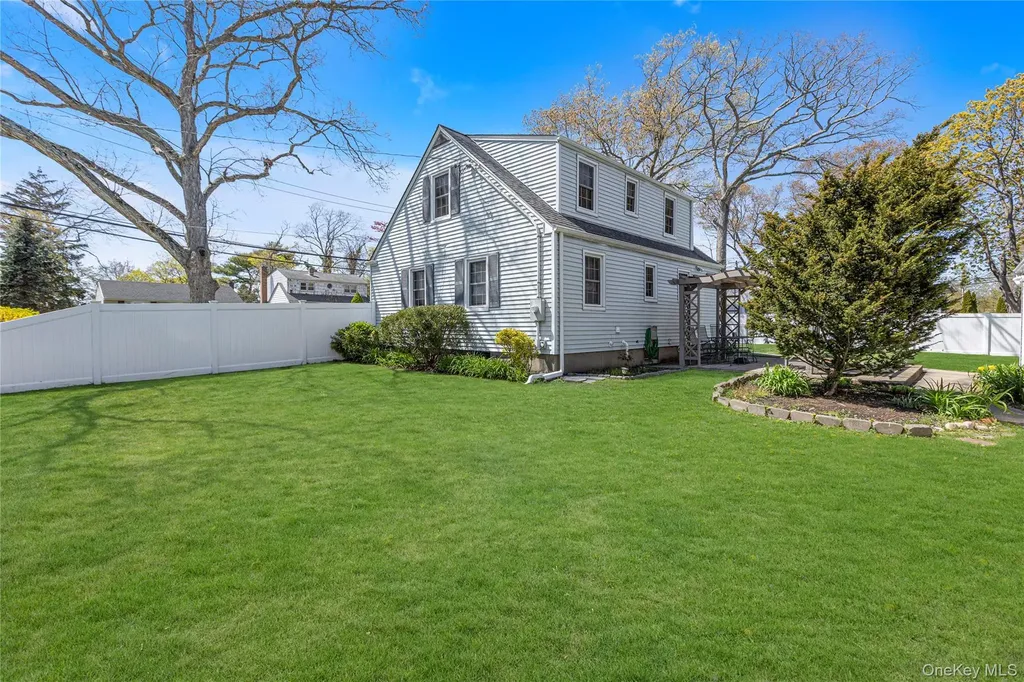 113 Roosevelt Avenue Islip NY 11751