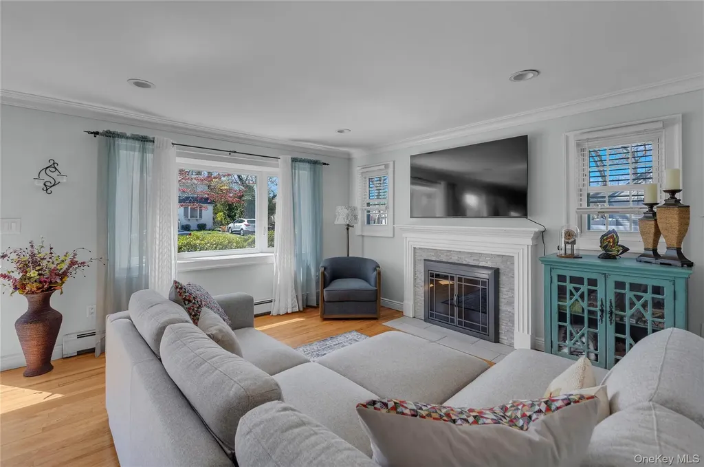 113 Roosevelt Avenue Islip NY 11751