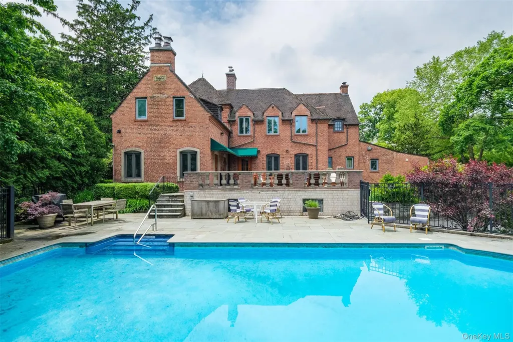 10 Ridge Place Pelham NY 10803
